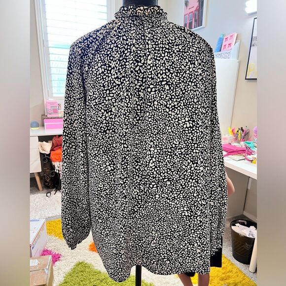 ✔️SHOW ME YOUR MUMU Black White Monochrome Pattern Ruffle Collar Blouse Sm Med - Picture 5 of 7